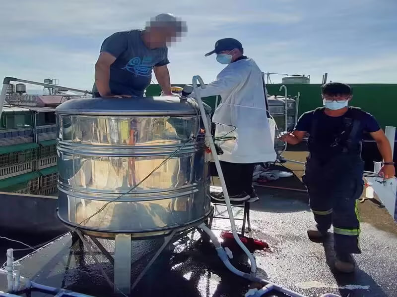 差點熱死！他洗水塔突跌落塔內 狂叫30分鐘獲救